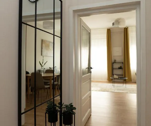 Square 2 Apartament *