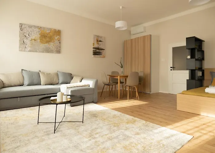 Square 2 Apartament