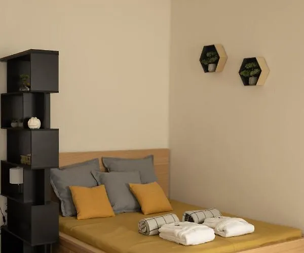Square 2 Apartament *